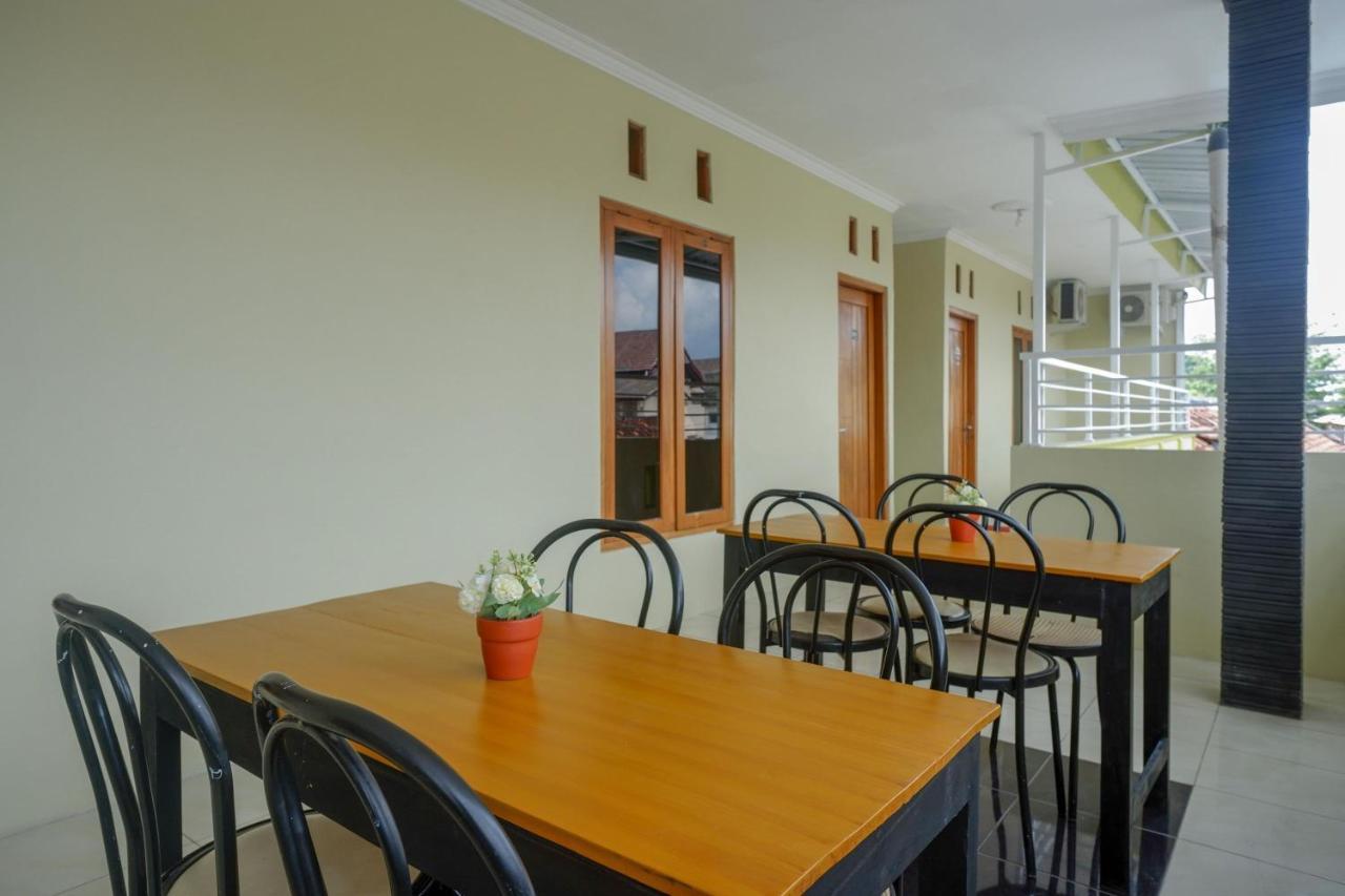 מלון Reddoorz At Pakuncen Malioboro יוגיאקרטה מראה חיצוני תמונה